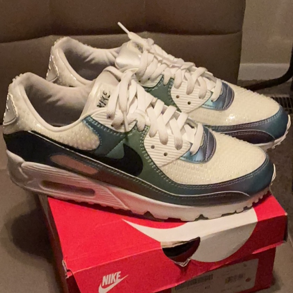Nike Air Max 90 White and Teal Sneakers, sz 10 men, 11.5 women